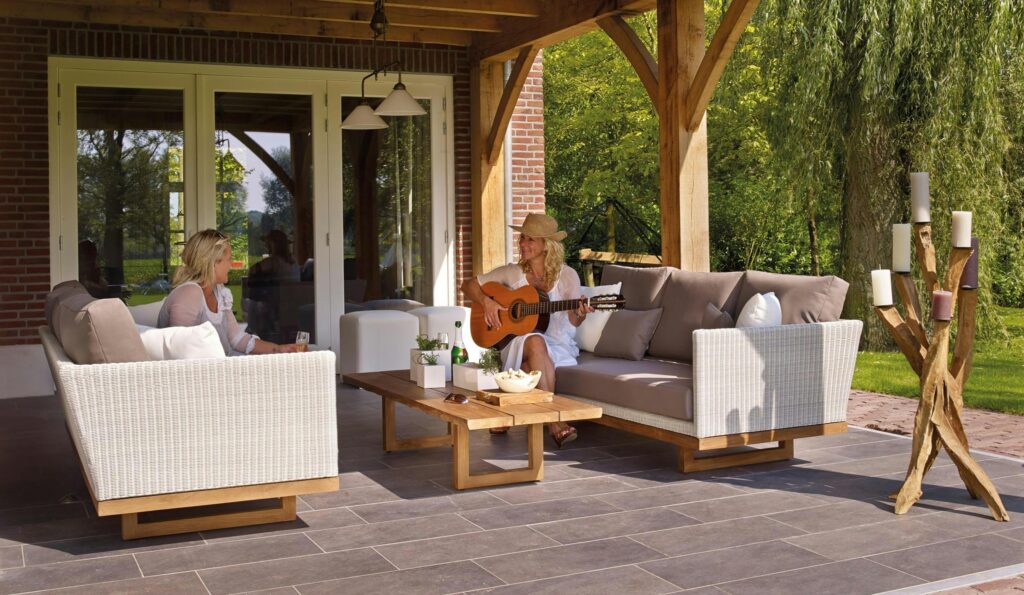 Year-round outdoor living space design by Nashville General Contracting for Nashville homes.